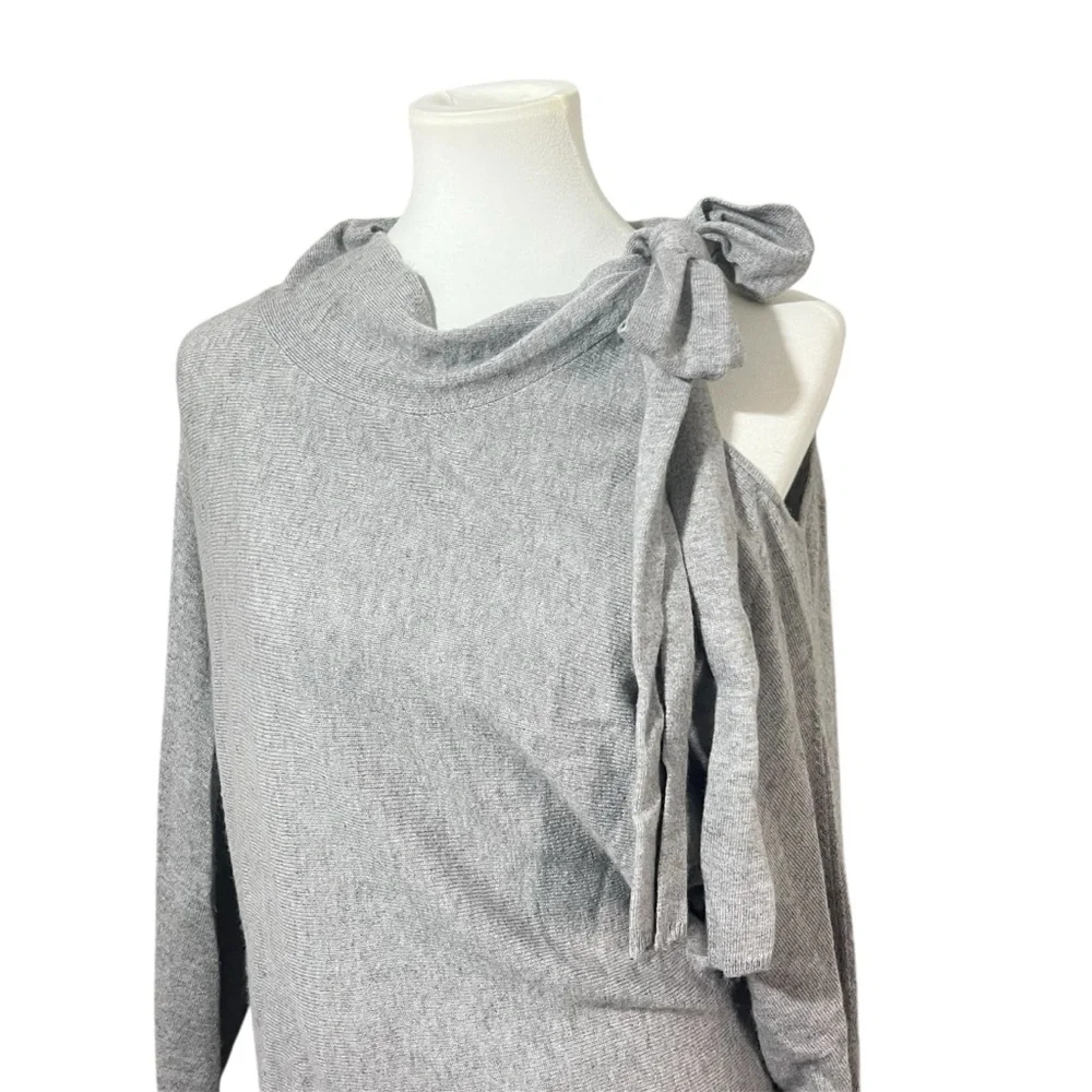 Club Monaco Cashmere/Wool blend Gray Sweater with Bow Detail Size Small